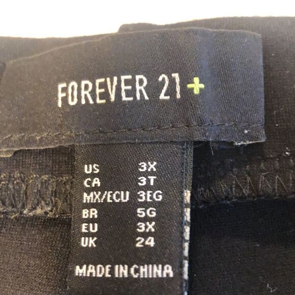 FOREVER 21 Women’s 3X Black pants with STRETCH, waist 20 1/2", Inseam 26 1/4" - Picture 8 of 12